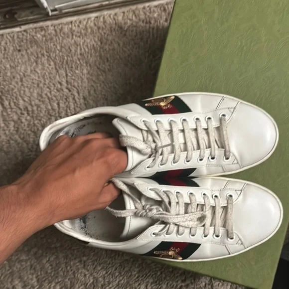 Gucci White Leather Sneakers with Red and Green Stripe